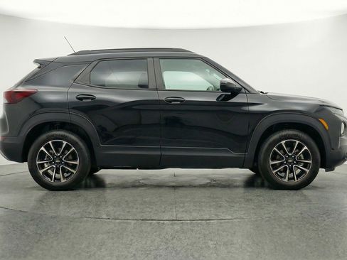 Used 2025 Chevrolet TrailBlazer LT AWD/4WD image 11