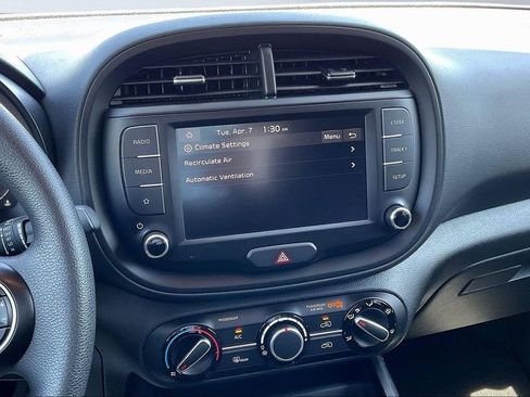 Used 2025 Kia Soul LX w/ LX Technology Package image 10