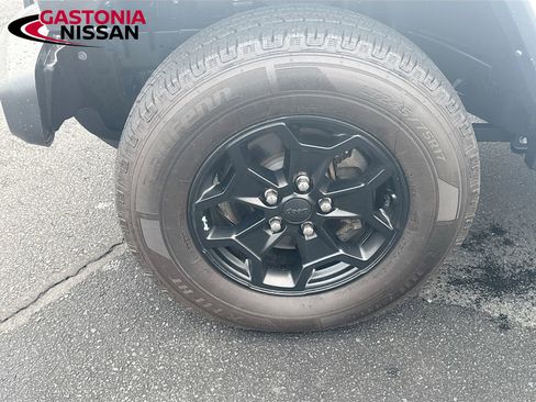 Used 2021 Jeep Gladiator Willys image 38