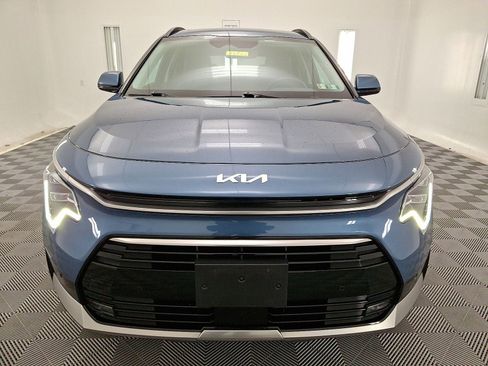 Used 2023 Kia Niro SX Touring image 29