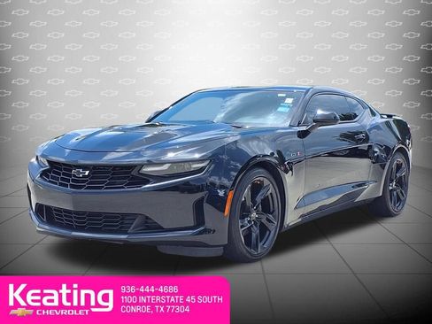 Used 2020 Chevrolet Camaro LT w/ Technology Package RWD image 4