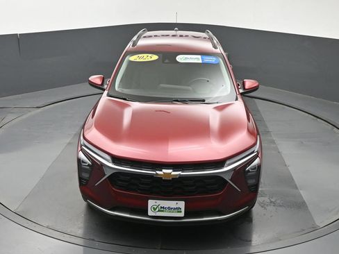 Used 2025 Chevrolet Trax LT w/ LT Convenience Package FWD image 27