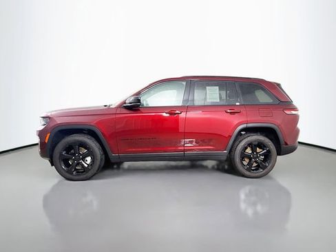 Used 2024 Jeep Grand Cherokee Limited w/ Luxury Tech Group II image 4