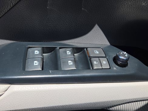 Used 2018 Toyota Camry XLE FWD image 31