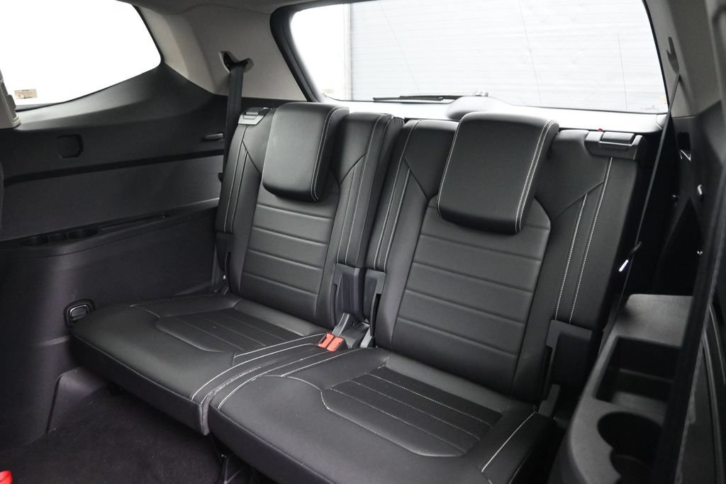 Used 2025 Volkswagen Atlas SEL AWD/4WD image 25