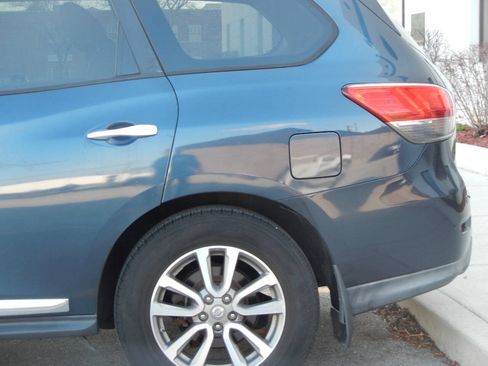 Used 2014 Nissan Pathfinder SL w/ SL Tech Package FWD image 13