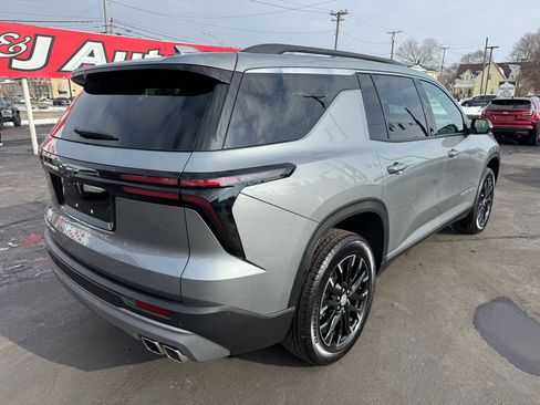 Used 2025 Chevrolet Traverse LT w/ Sun and Wheel Package image 6