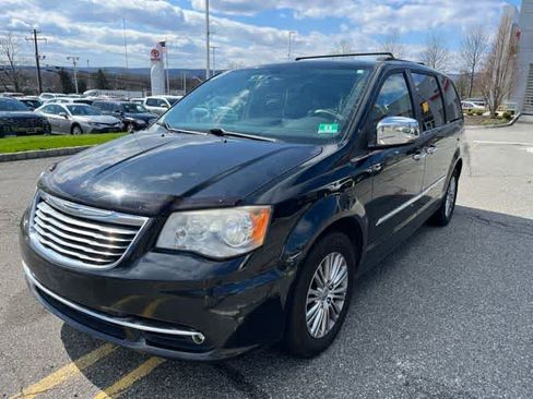 Used 2013 Chrysler Town & Country Touring-L w/ Entertainment Group #2 image 1