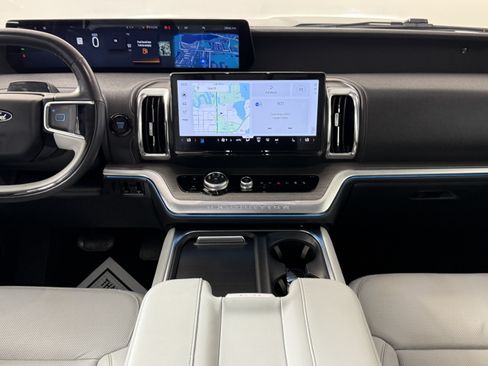 Certified 2025 Ford Expedition Platinum AWD/4WD image 11