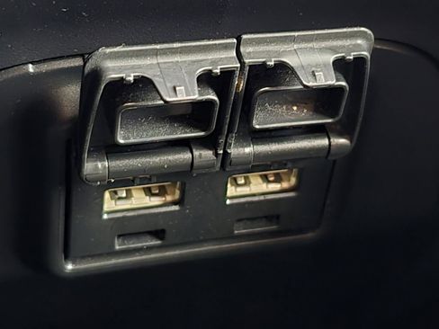 Used 2021 Toyota RAV4 XLE image 8