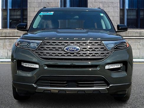 Certified 2022 Ford Explorer XLT w/ Equipment Group 202A image 3