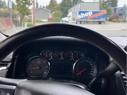 Used 2017 GMC Yukon XL SLT image 9