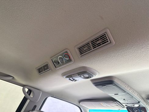 Used 1999 Chevrolet Suburban 4WD w/ Preferred Equipment Group 3 image 21