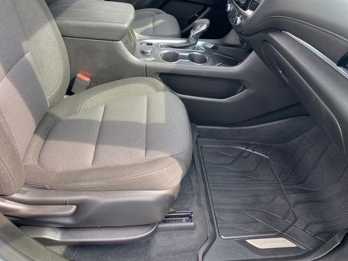 Used 2023 Chevrolet Traverse LT image 27