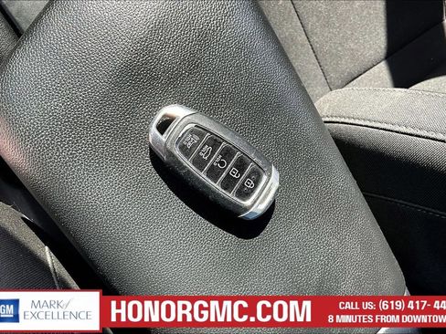 Used 2022 Hyundai Elantra SEL FWD image 33