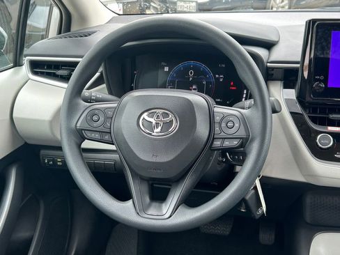 Used 2026 Toyota Corolla LE image 34
