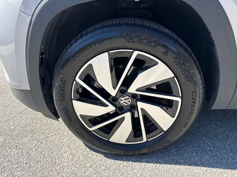 Used 2025 Volkswagen Atlas SE FWD image 11