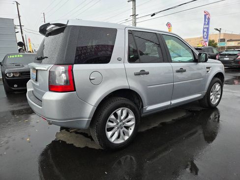 Used 2012 Land Rover LR2 HSE image 4