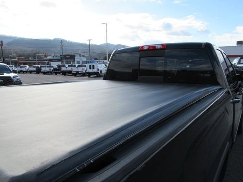 Used 2017 GMC Sierra 1500 SLE w/ SLE Value Package image 4