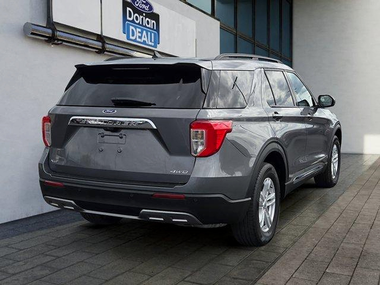 Certified 2023 Ford Explorer XLT w/ Equipment Group 202A AWD/4WD image 3
