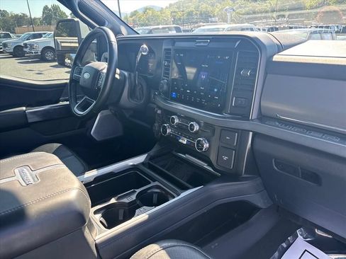 Used 2025 Ford F250 Platinum AWD/4WD image 13