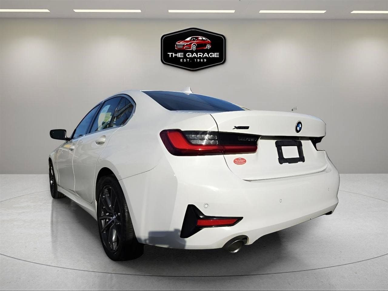 Used 2019 BMW 330i xDrive Sedan w/ Convenience Package AWD/4WD image 4
