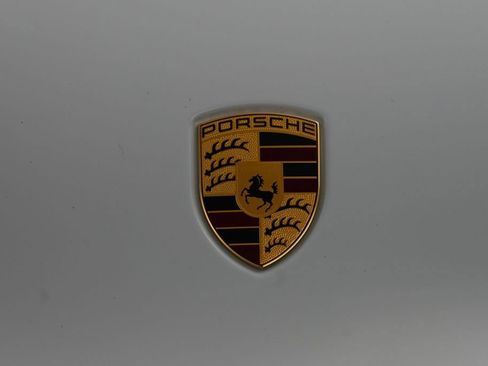 Certified 2025 Porsche Macan AWD/4WD image 32