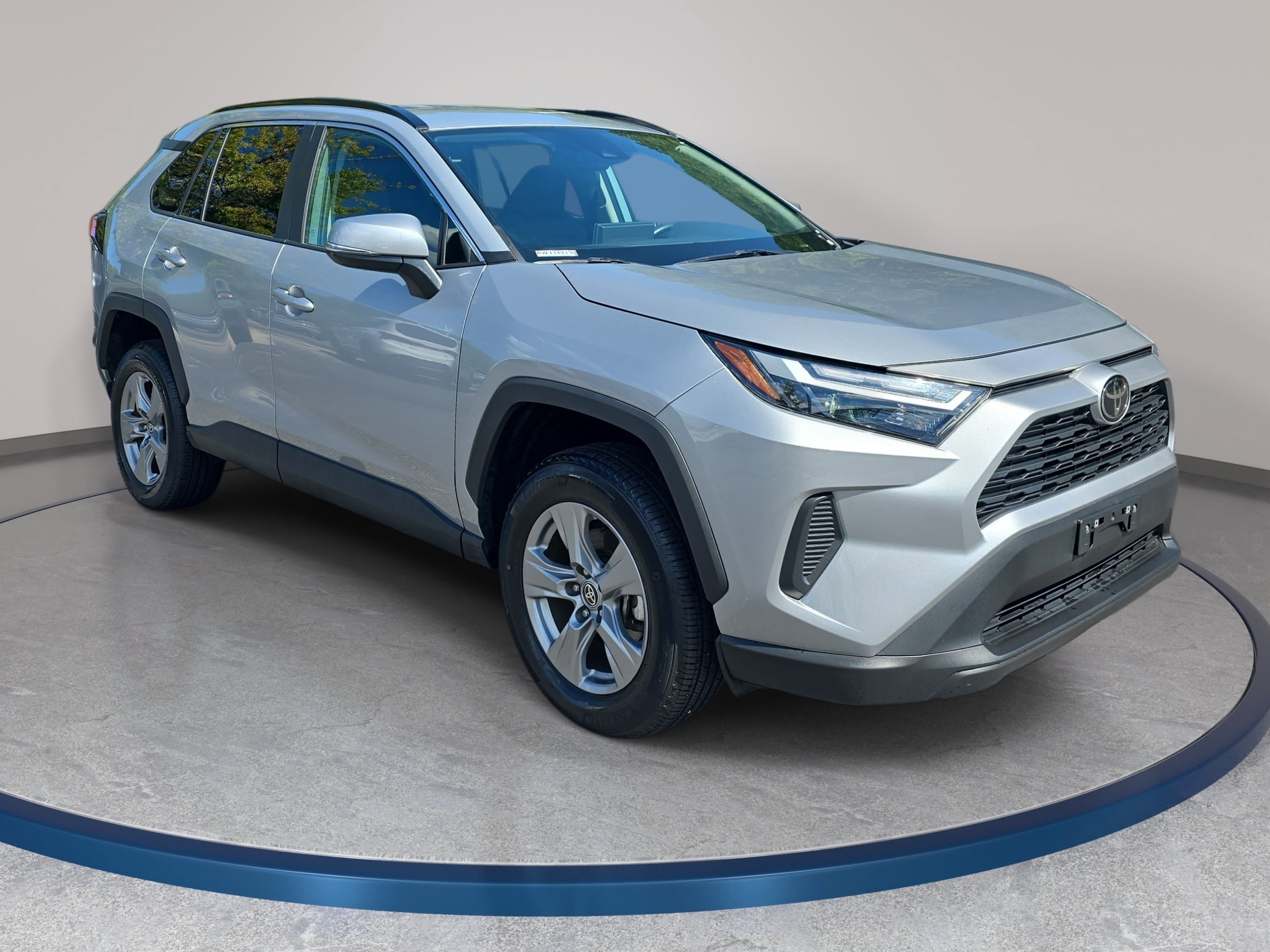 Used 2024 Toyota RAV4 XLE FWD image 3