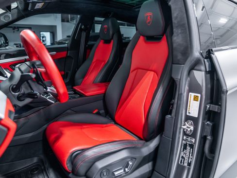 Used 2021 Lamborghini Urus image 10
