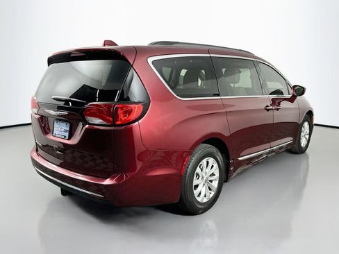 Used 2017 Chrysler Pacifica Touring-L FWD image 7