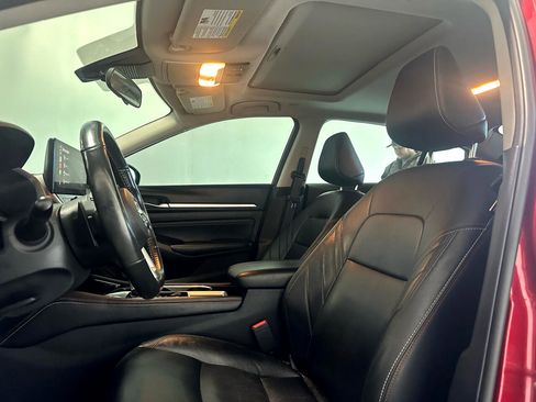 Used 2023 Nissan Altima 2.0 SR image 9