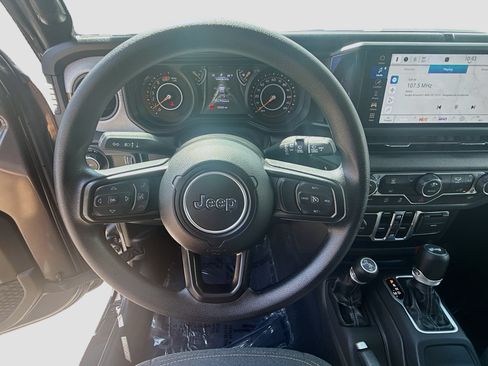 Used 2025 Jeep Wrangler Unlimited Sport AWD/4WD image 10