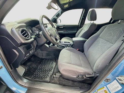 Used 2019 Toyota Tacoma SR5 AWD/4WD image 23