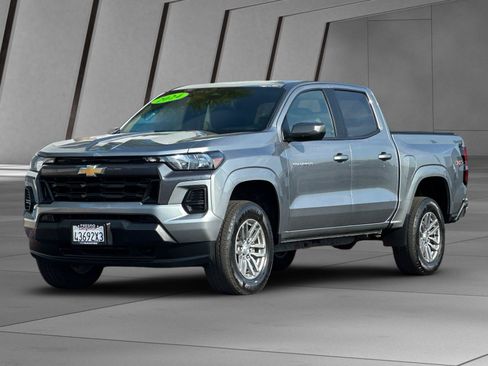 Used 2024 Chevrolet Colorado LT AWD/4WD image 8