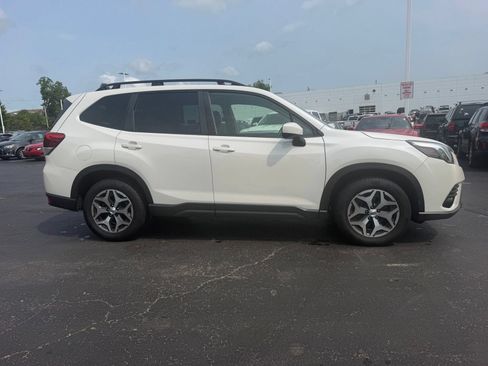 Used 2023 Subaru Forester Premium AWD/4WD image 5