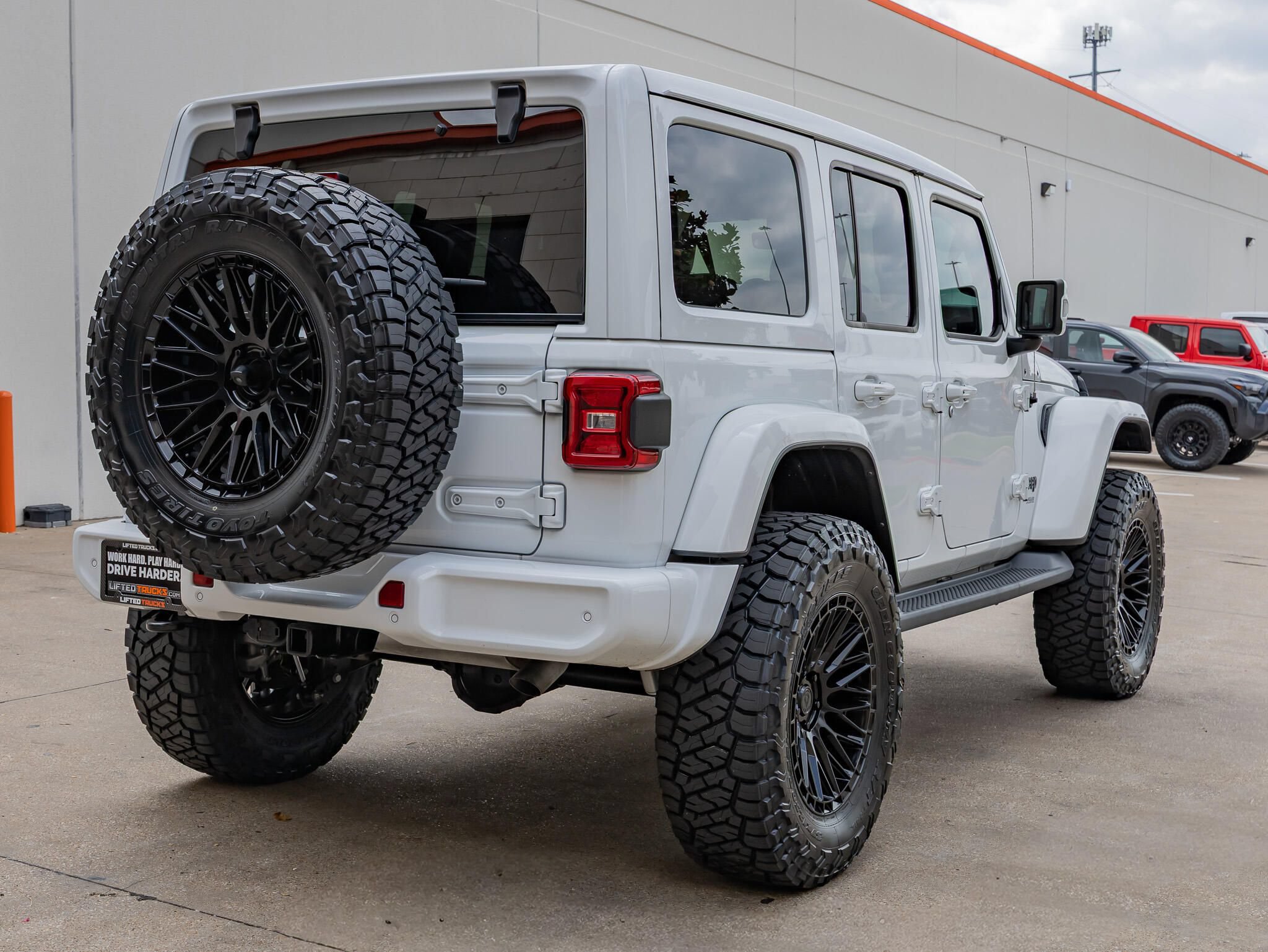 Used 2022 Jeep Wrangler Unlimited Sahara AWD/4WD image 10
