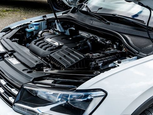 Used 2020 Volkswagen Tiguan SE image 38