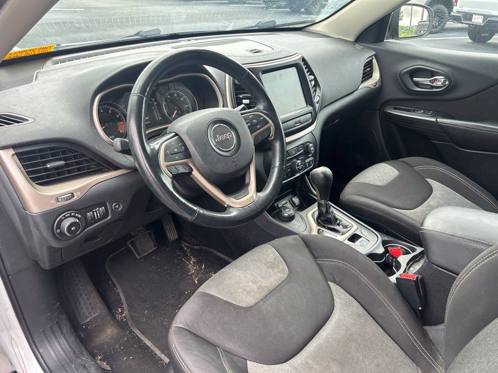 Used 2014 Jeep Cherokee Latitude w/ Comfort/Convenience Group AWD/4WD image 18