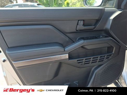 Used 2025 Toyota 4Runner TRD Off-Road AWD/4WD image 15