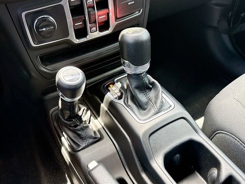 Used 2023 Jeep Wrangler Unlimited AWD/4WD image 18