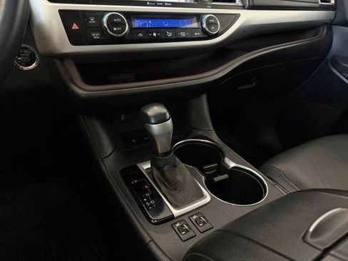 Used 2016 Toyota Highlander XLE image 38