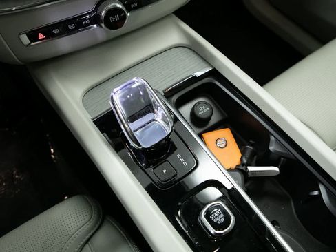 Used 2024 Volvo XC60 B5 Ultimate image 22