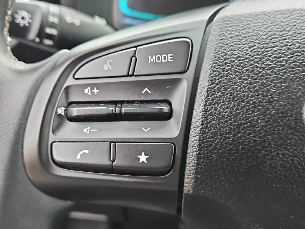 Used 2025 Hyundai Venue SEL FWD image 21