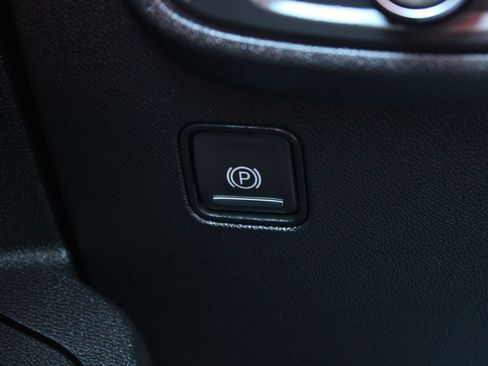 Used 2024 GMC Terrain SLT FWD image 27