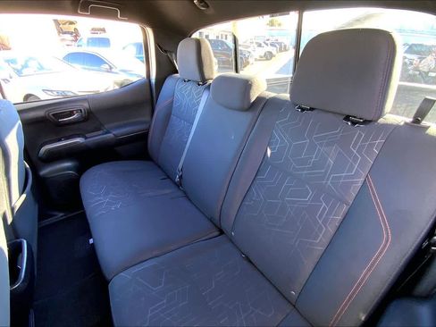 Used 2017 Toyota Tacoma TRD Off-Road w/ Tow Package (A/T) image 19