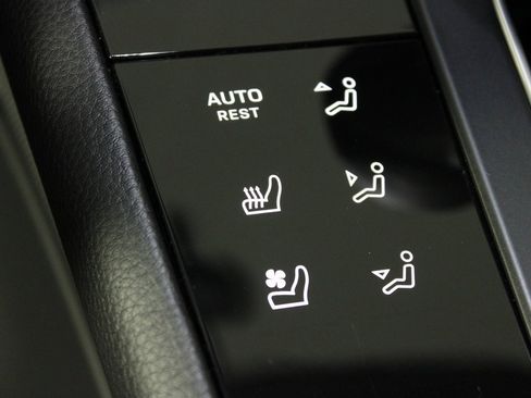 Used 2026 Porsche Macan Turbo image 29