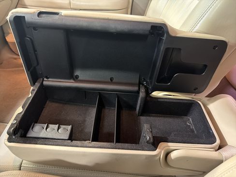 Used 2004 Lincoln Town Car Signature RWD image 18