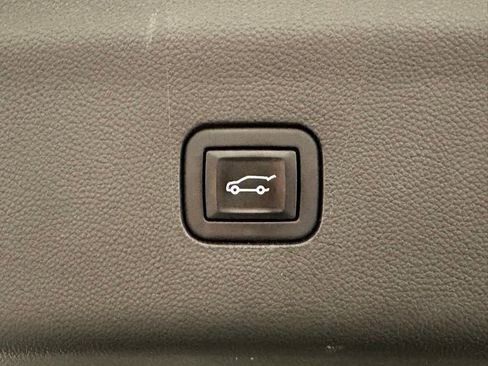 Used 2022 Buick Enclave Avenir w/ Avenir Technology Package AWD/4WD image 15