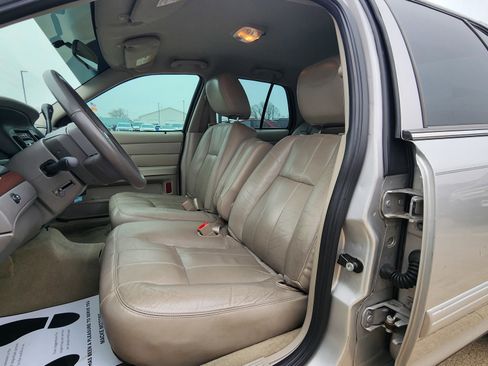 Used 2011 Ford Crown Victoria LX w/ Comfort Appearance Pkg image 10