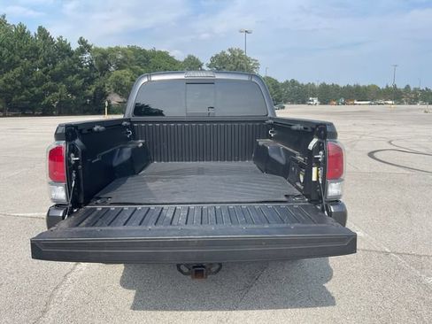 Used 2022 Toyota Tacoma TRD Sport AWD/4WD image 16